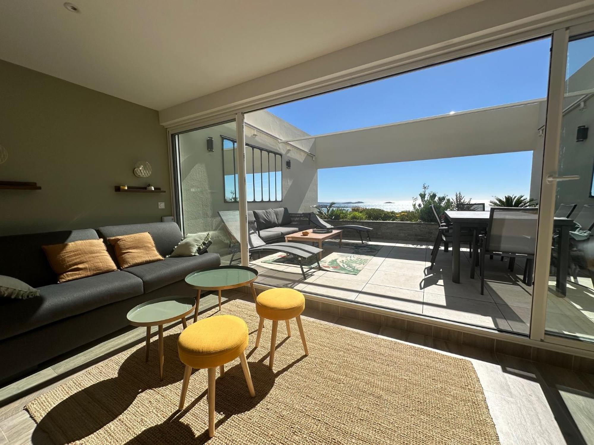 Superbe T2 44M2 - Grande Terrasse Vue Mer Panoramique Exceptionnelle Piscine - Parking Bandol Luaran gambar